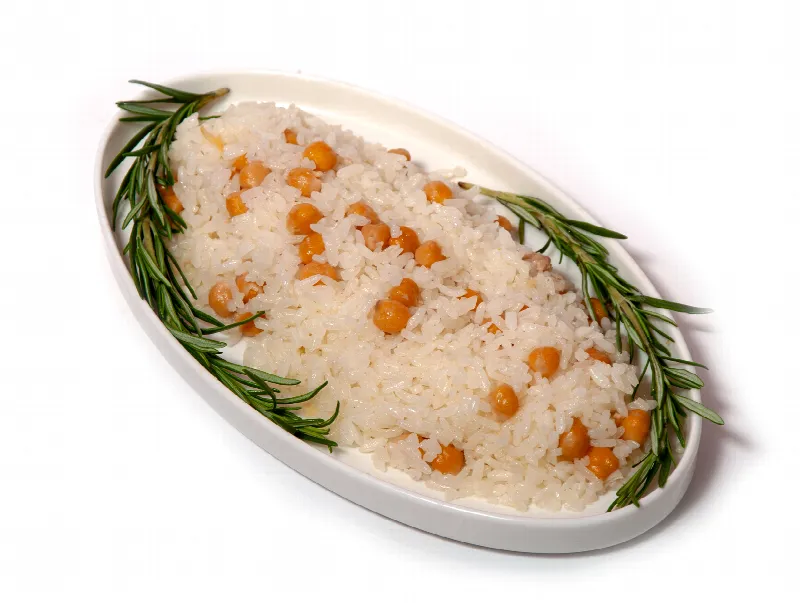 Tabakta nohutlu pilav